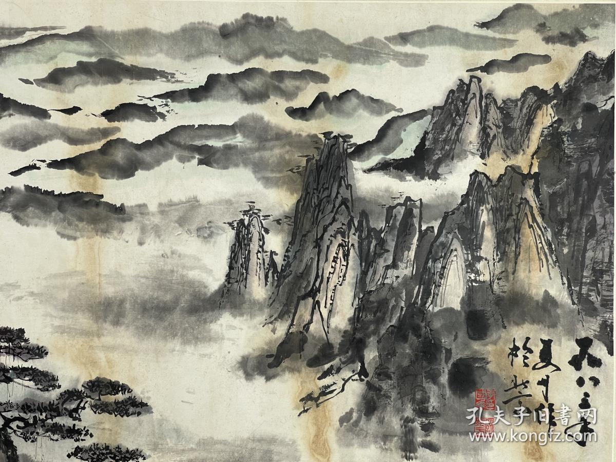 李国华  尺寸  138/47  镜片 
1923年9月生，广东南海人。擅长中国画。1936年考入广州市立美术学校中国画系，受教于黎雄才、叶永青、苏卧农、黄少强等岭南诸家，同时在李凤公主办的丽泽国画院学习传统技法。1982年2月调入广东画院任专业画家，1988年6月被评为二级美术师，1992年退休。现为中国美协会员、广东省美协会员.