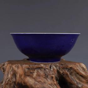 明霁蓝釉龙纹碗