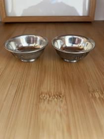 日本回流 酒杯 酒盏 茶杯 茶盏 锡制 一对儿出 底部带款 锡器名家 锡半 本锡  外部有工艺 年代物品