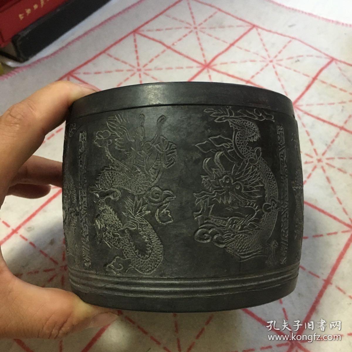 【灰陶蛐蛐罐，李根荣制】直径12.5，高9.4厘米