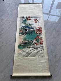 田世光花鸟画大中堂长249厘米，宽90厘米，花心长140厘米，宽72厘米。