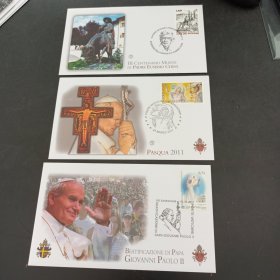 2011年梵蒂冈教皇题材邮票首日封3枚，都是官方欧元面值首日封，目录价市场价较高，少见邮品，本店邮品满25元包邮。本店还在孔网开“韶州邮社”