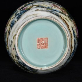 清乾隆粉彩山水亭台楼阁纹双耳瓶，25.5×17厘米