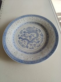 80年代景德镇青花玲珑龙纹大盘25.3cm