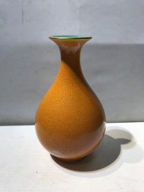 黄釉玉壶春瓶