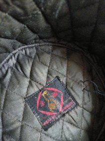 金獭牌皮帽。内蒙古东乌珠穆沁旗民族皮件厂