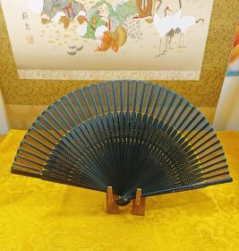 透黑  日本京扇竹骨扇和风扇，绢面，竹骨  展开最宽幅约39Cm，约高21Cm，保管旧品。