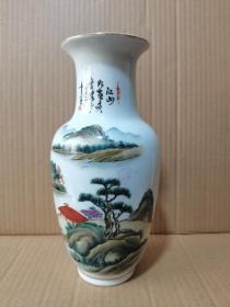 1983年精美手绘粉彩山水（江山如画多俊杰）具有代表性的瓷瓶