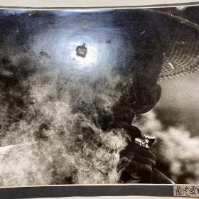 《中国摄影》旧藏80年代影像——上海 《依依雾里翁》，25*19公分H1031