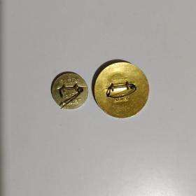 毛主席像章-毛主席万岁北京红旗证章厂2个