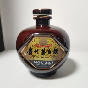 茅台酒瓶一个，具体请看图