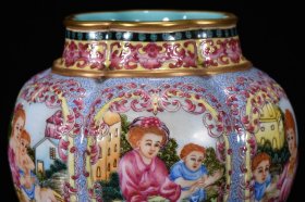 清乾隆年珐琅彩西洋人物纹描金小罐11*12厘米