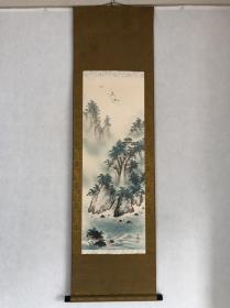 T79回流纸本网点印刷品【楼台仙阁圖】款印自辯【元浩】畫芯33×90厘米，品相如圖挺好，纸本绫裱，漆木軸頭，价不高可居家装饰。