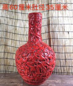 珍藏红釉大漆浮雕天球瓶一只，手工雕刻，精致细腻，保存完整，非常难得，器型大，适合收藏。