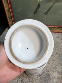 567瓷，新粉彩，70年代手绘山水茶杯，底小飞皮y