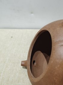 老珍藏，何心舟制《浙寧玉成窑造》底款，盖款［心舟］，刻绘老紫砂壶一把，.........