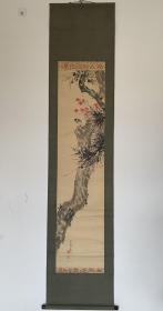 设色老画一幅，红叶松针，鸟鸣山幽。挂书房里不错哦。