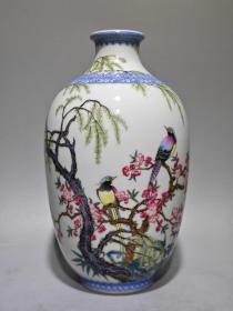 乾隆年制，珐琅彩翠边花鸟橄榄瓶，高：18.6cm，肚直径：11cm