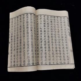 四川乡邦文献  《李兰台集 马季长集》两种  不分卷 线装一册全，东汉 李尤、东汉马融 撰 ，汉魏六朝百三家集，清光绪 重刊，此集为明末张溥所辑。李兰台集，诗文集。东汉李尤撰,一卷。尤字伯仁,广汉雒(今四川广汉)人。少时即以文章显于世。和帝时召至东观,受诏作赋,拜兰台令史。 马季长集，辑本一卷,收录马融赋、疏、颂等作品十余篇,并附录本传。