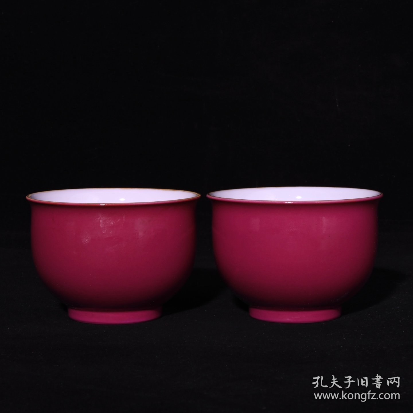 旧藏 清雍正胭脂红釉描金压手杯 高5.6x7.8厘米