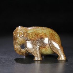 旧藏 和田玉象，玉质细腻油润，包浆老道，尺寸 长 9.6厘米，宽 5.5厘米，高 5.8厘米，重 435.5克