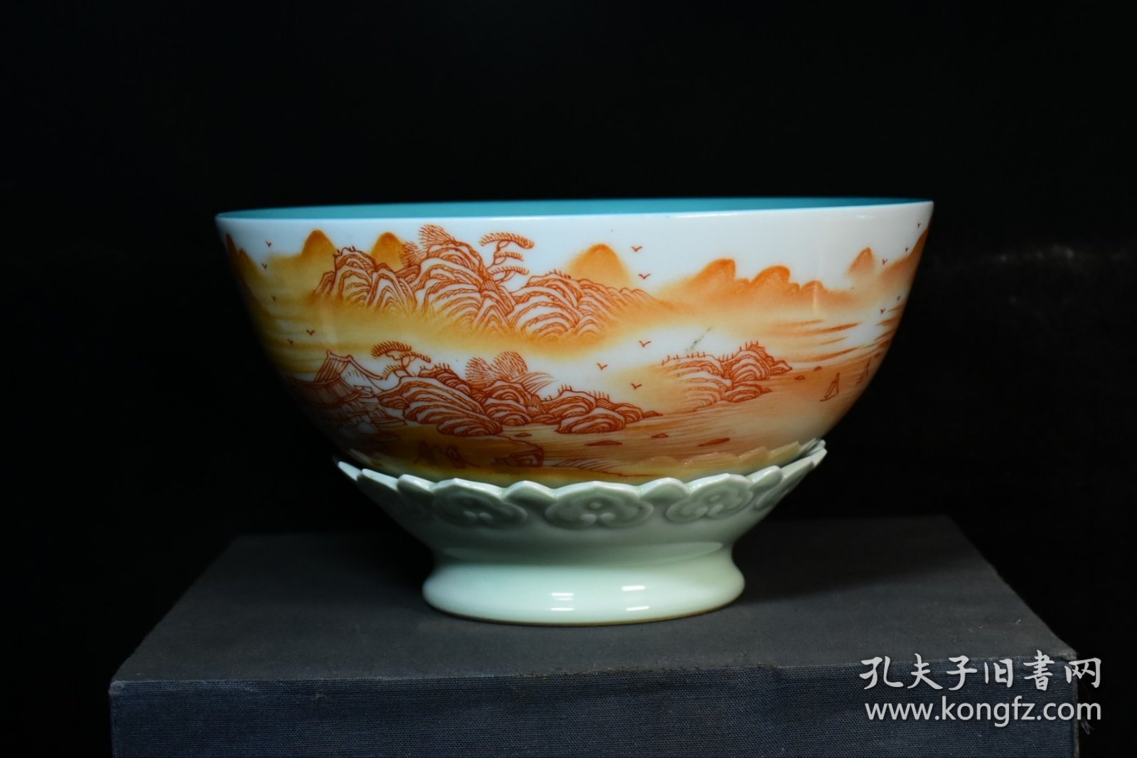 旧藏乾隆年制梵红釉山水人物转心碗，—