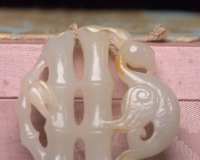 和田玉节节高升规格: 5.6×5.6×1.2厘米重 50克