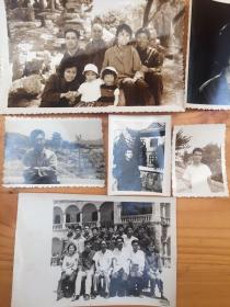 青岛照片，60-70年代，一位青岛青年个人，以及和家人，朋友，师生的合影照，分别照于鲁迅公园，水族馆，海大校园（可能是）等地。七张合售。