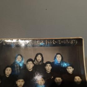 中国百货公司武汉供应站人事科全体同志留影（五十年代）
