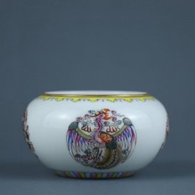 清雍正 粉彩团龙团凤纹笔洗
高度5cm，口径6cm，肚径9cm