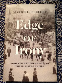 Marjorie Perloff：《 Edge of Irony Modernism in the Shadow of the Habsburg Empire 》 玛乔瑞·帕洛夫：《 反讽边缘 哈布斯堡帝国阴影下的现代主义 》 ( 平装英文原版 )