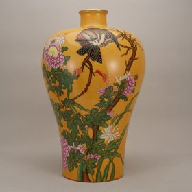 乾隆粉彩郎世宁花鸟梅瓶 规格 22*36cm