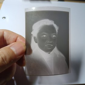 老底片–80年代长沙第一针织厂漂亮女工半身照黑白底片（4）
