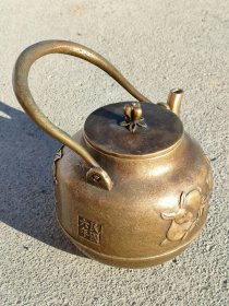 旧藏老铜壶 做工精细，造型独特，保存完好，尺寸如图……