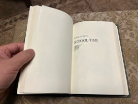 《弗洛斯河上的磨坊》 The Mill On The Floss乔治艾略特Eliot的经典小说，描绘了19世纪英国乡村生活的变迁与人物命运的纠葛。小说围绕弗洛斯河畔的磨坊，讲述了一对兄妹因社会阶层差异和爱情选择而渐行渐远，最终悲剧收场的故事。作品深刻反映了当时社会的阶级矛盾与人性复杂…富兰克林Franklin 出版社1/2真皮限量收藏版，早期无酸纸精品。