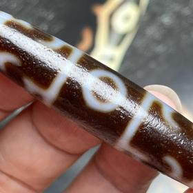 藏传天珠
 尺寸：56*13毫米风化清晰明显