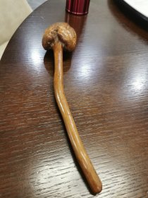 清代崖柏山字款随型如意保健锤，器型小巧手感包浆舒适。书房案头嘉器！！！