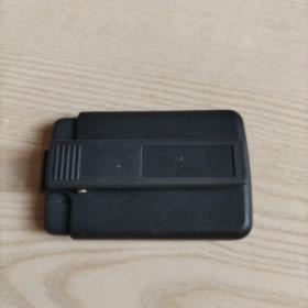 NEC传呼机R4N4-6B编号N48423733ZZ，装上电池红灯亮，有滴滴声，电池盖缺少个小角，不知能否正常使用，介意者勿拍。