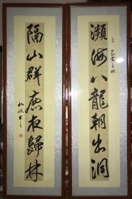 陕西书法家杨骏带框精品对联一幅。带框只售本地，外地不带框。