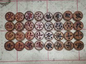 罕见漂亮的清代手工雕刻老象棋袖珍小象棋，精致典雅全套完好