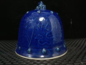 瓷器，明蓝釉浮刁龙凤纹铃铛.，尺寸16.5X16厘米。，,