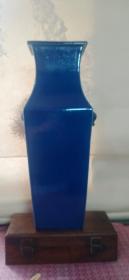 单色祭蓝釉瓶