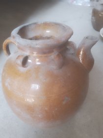 老酒壶一个
