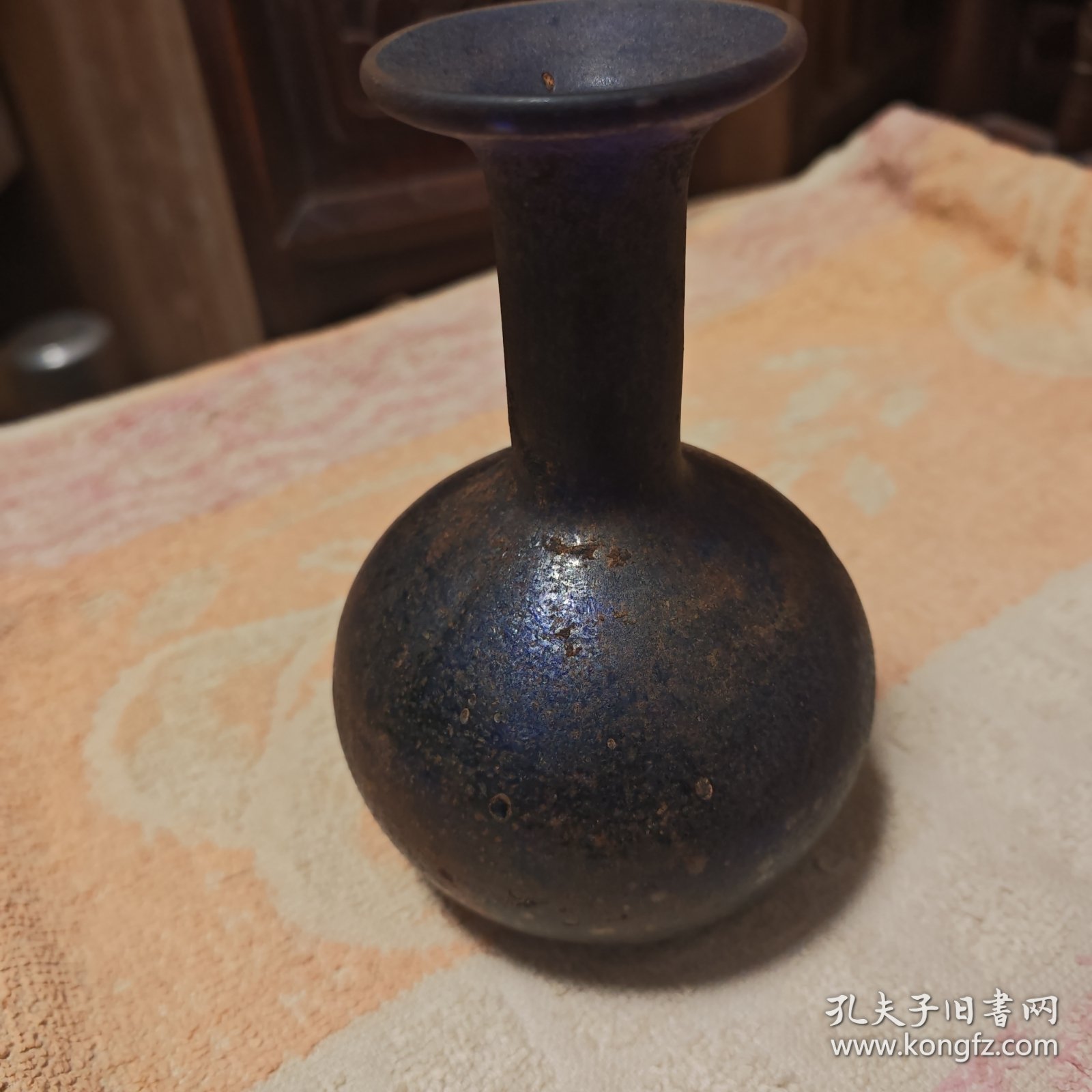 汉唐时期老镏璃瓶一只高15公分喜欢的不要错过放漏出