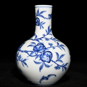 清乾隆青花福寿纹天球瓶，高10.3cm直径9.3cm