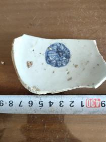 明代中晚期青花古瓷片标本 里面像皮球花纹外面如意纹2385