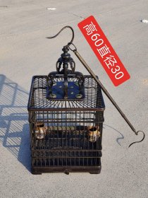 济南城中村拆迁遇得六十年代檀木鸟笼带铜挂构，镶宝石，全品正常使用