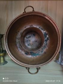 紫铜锅  铜子母锅，直往37厘来，高14厘未，重6斤，纯手工制作，可以用，可以藏，看清下单，不支持退换。