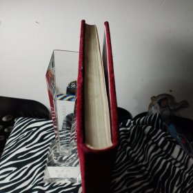 人民币图册 （16开红绒布面硬精装） 缺书衣