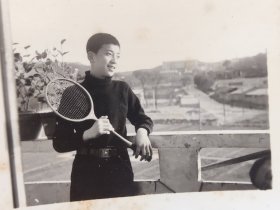 60-70年代小孩持羽毛球拍照片(长沙市第十七中学初179班学生相册)